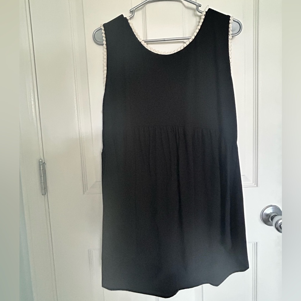Zenana Outfitters Black Sleeveless Tunic with Cream Trim